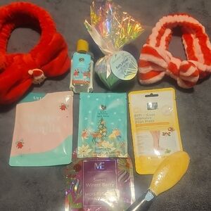 Holiday Skincare and Accessories Set